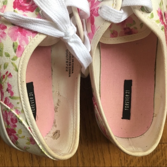 Forever 21 - Sneaker with Roses - Picture 5 of 8